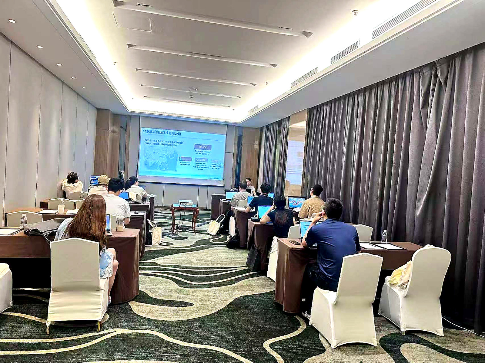 丹麦 CALSEP 与北京嘉城恒业面向中海油开展 PVTsim 软件 2025 年集中培训