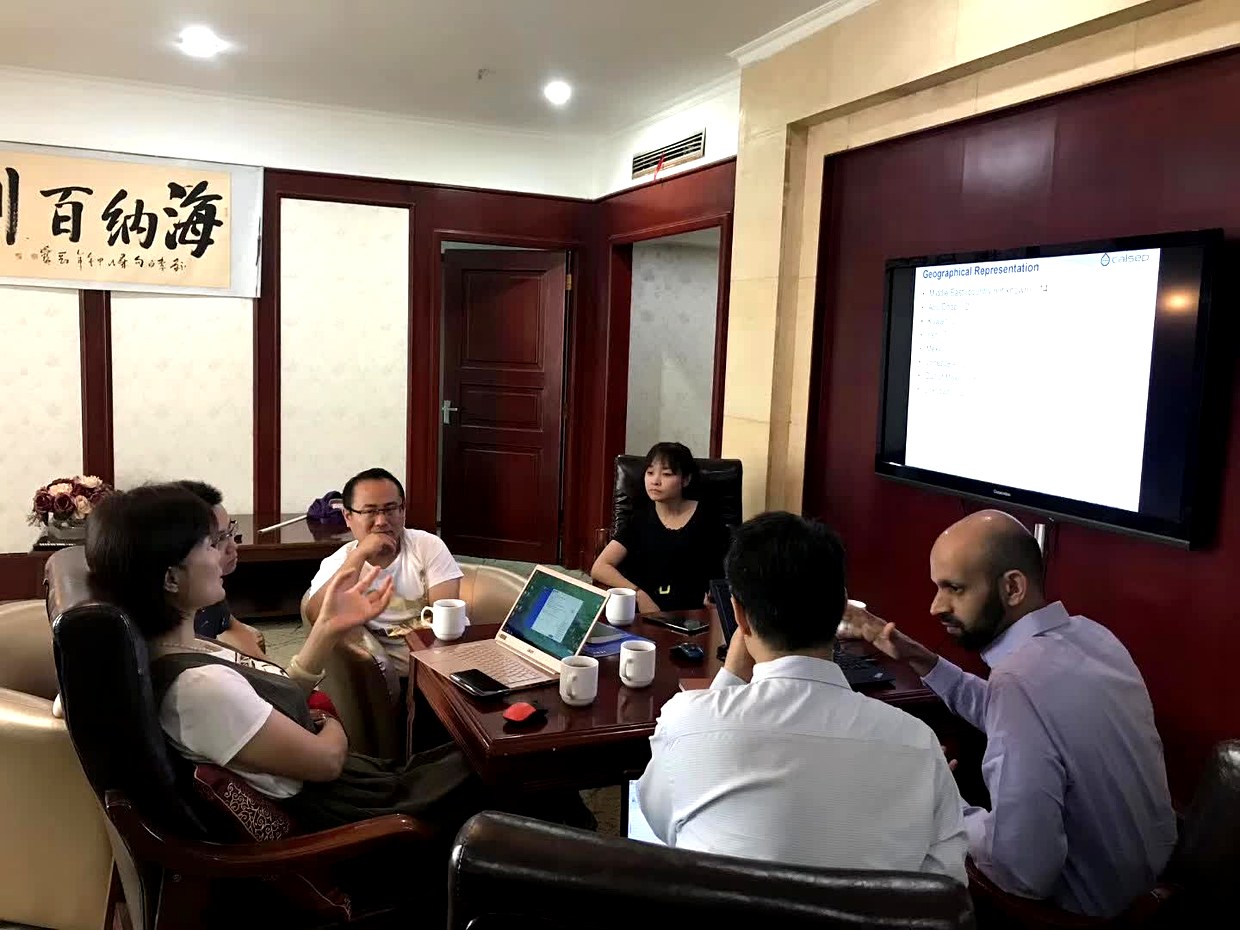 交流会现场屏幕显示 Geographical Representation 页面，按地域列出条目